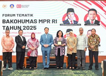 Majelis Permusyawaratan Rakyat Republik Indonesia (MPR RI) bersama Badan Koordinasi Hubungan Masyarakat (Bakohumas) menyelenggarakan Seminar Tematik Kehumasan bertajuk “Urgensi Pokok-Pokok Haluan Negara (PPHN) sebagai Pedoman dan Arah Pembangunan Nasional”, di Ruang Delegasi, Plaza Nusantara V, Kompleks Parlemen Senayan, Jakarta, Selasa (19/8).(foto:istimewa)