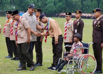 Menteri Pemuda dan Olahraga Republik Indonesia (Menpora RI) Dito Ariotedjo menghadiri Upacara Hari Pramuka Ke-64 Tahun 2025 sekaligus membuka Perkemahan Pramuka Berkebutuhan Khusus (PPBK) Tingkat Nasional 2025 di Bumi Perkemahan dan Graha Wisata Pramuka (Buperta) Cibubur, Kamis (14/8). (foto:Gilang/kemenpora.go.id)