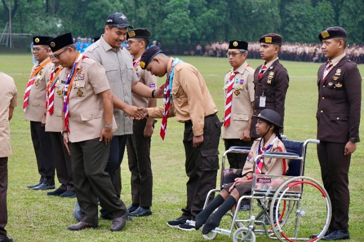 Menteri Pemuda dan Olahraga Republik Indonesia (Menpora RI) Dito Ariotedjo menghadiri Upacara Hari Pramuka Ke-64 Tahun 2025 sekaligus membuka Perkemahan Pramuka Berkebutuhan Khusus (PPBK) Tingkat Nasional 2025 di Bumi Perkemahan dan Graha Wisata Pramuka (Buperta) Cibubur, Kamis (14/8). (foto:Gilang/kemenpora.go.id)