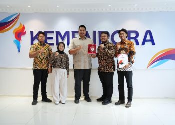 Menteri Pemuda dan Olahraga Republik Indonesia (Menpora RI) Dito Ariotedjo, menerima audiensi Wakil Ketua Perhimpunan Pelajar Indonesia (PPI) Dunia Andika Ibrahim Nasution yang hadir bersama Ketua PPI Belanda Vadaukas Valubia, Wakil Ketua PPI Belanda Fakhriyah Regina dan Staf PPI Belanda Yudha Haryanto di Ruang Rapat lantai 10 Kantor Kemenpora Senayan, Jakarta, Kamis (14/8).(foto:Herry/kemenpora.go.id)