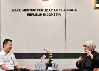 Wakil Menteri Pemuda dan Olahraga Republik Indonesia (Wamenpora RI) Taufik Hidayat menerima Ketua Umum Pengurus Besar Persatuan Senam Indonesia (PB Persani) Ita Yuliati di Kemenpora, Jakarta, Senin (11/8). (andre/kemenpora.go.id)