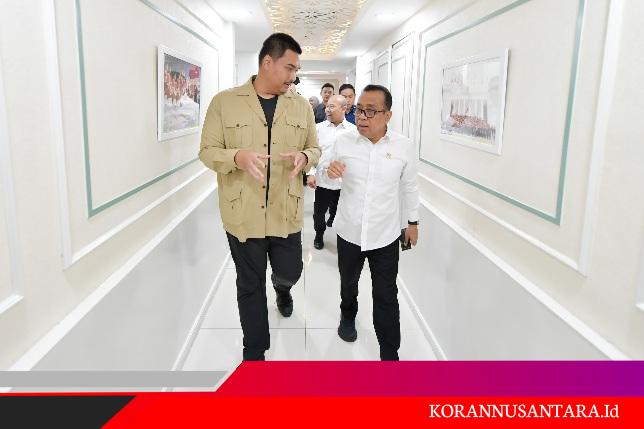 Menteri Pemuda dan Olahraga Republik Indonesia (Menpora RI) Dito Ariotedjo menghadiri rapat koordinasi tingkat menteri yang dipimpin oleh Menteri Koordinator Bidang Pembangunan Manusia dan Kebudayaan (Menko PMK) Pratikno, di Kantor Kemenpora, Jakarta, Rabu (6/8). (foto:bagus/kemenpora.go.id)