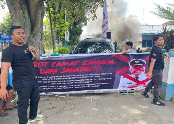 LPM Aksi di Depan Kantor Camat, Desak Pencopotan Camat Sunggal