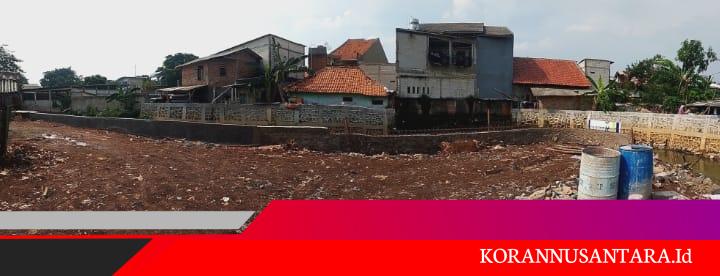 Proyek Pembangunan Turap di Kecamatan Makasar Mandek, Pekerja Tak Digaji dan Perusahaan Pelaksana Misterius