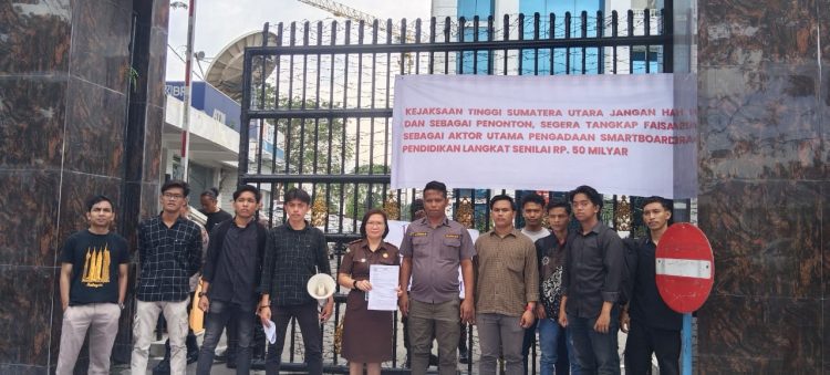 PERMAK Kembali Demo Desak Kejati Sumut Tetapkan Tersangka Korupsi Smartboard Langkat 