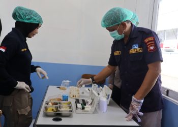 Polda Kalbar Pastikan MBG Bebas Zat Berbahaya dengan Uji Reagen Secara Ketat