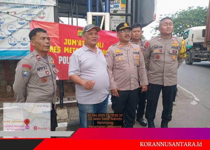 Kanitbinmas Polsek Jatiuwung Dampingi Media AlapAlapNews dan Tv Gapta Bagikan Nasi Kotak