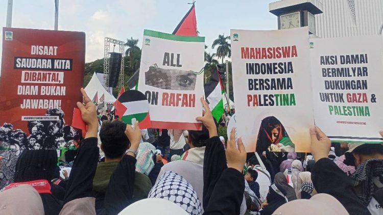Ribuan Massa Aksi Bela Palestina Bergerak, Senator M Nuh Tekankan Boikot Produk Israel hingga Jalur Militer
