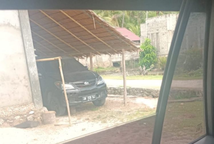 Terkesan Arogan Oknum Aparat Desa Tombos Membackup Kendaraan Bodong Warganya