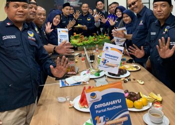 DPD NasDem Kabupaten Bekasi Rayakan HUT ke-14 dengan Aksi Sosial dan Pemotongan Tumpeng