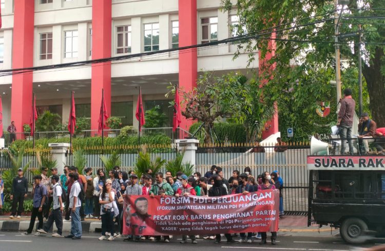 FORSIM & Relawan Ganjar Minta DPP PDI Perjuangan Pecat Roby Barus atas Dugaan Pengkhianatan terhadap Partai