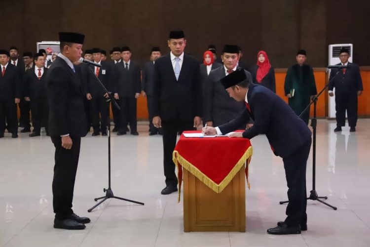 Bupati Bekasi Lantik Endin Samsudin sebagai Sekda Definitif, Tegaskan Percepatan Reformasi Birokrasi