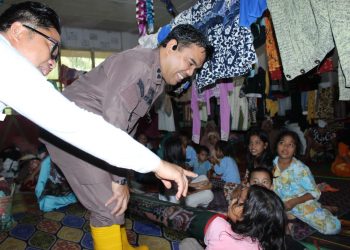 Anak-Anak Pengungsi Banjir Madina Tersenyum, Kejari Datang Bawa Bantuan