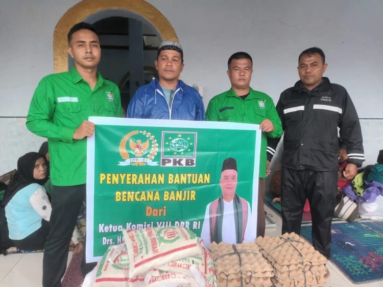 Marwan Dasopang Bantu Korban Banjir di Padangsidimpuan dan Tapanuli Selatan