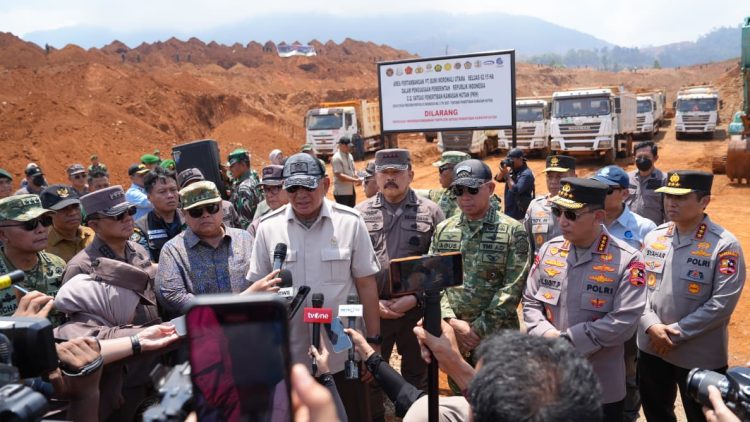 Panglima TNI Bersama Menhan Tinjau Lokasi Penertiban Tambang Nikel Ilegal