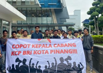 Geruduk Menara BRI Medan, Mahasiswa Desak Copot Kepala BRI Kota Pinang, Dugaan Lelang Sepihak