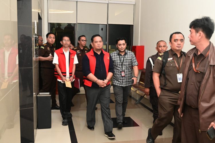 Kejati Jabar Tahan Dua Pejabat Bekasi dalam Kasus Dugaan Korupsi Tuper DPRD, Negara Rugi Rp20 Miliar