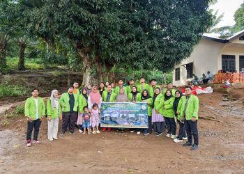 Prodi Kesehatan Masyarakat Universitas Aufa Royhan Salurkan Bantuan Bahan Pokok ke Desa Napa