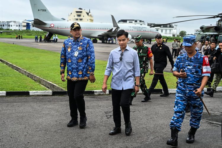 Wapres Gibran Transit di Lanud Soewondo, disambut Pangdam BB dan Gubsu, ke Gayo Lues Tinjau Korban Bencana Aceh