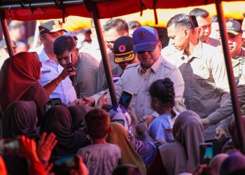 Presiden Prabowo Tinjau Banjir dan Longsor di Sumbar, Pastikan Huntara dan Infrastruktur Darurat Dipercepat