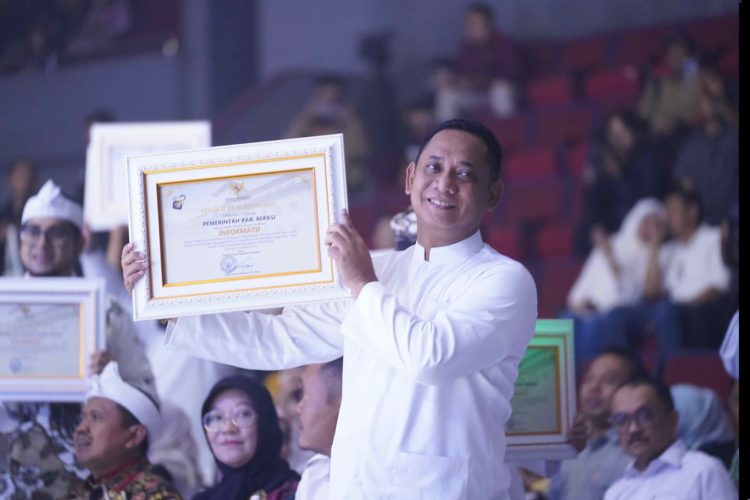Pemkab Bekasi Kembali Raih Predikat Kabupaten Informatif 2025 dari Komisi Informasi Jabar