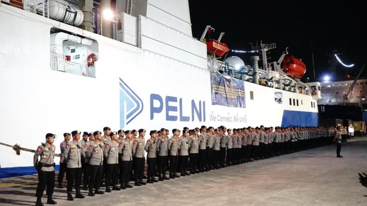 Polri Kembali Kirim Pasukan dan Logistik Pakai Kapal ke Wilayah Terdampak Bencana Sumatrra