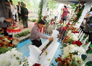 Ziarah Makam hingga Groundbreaking Museum Marsinah, Kapolri: Kenang Pahlawan Nasional Buruh