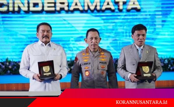 Kapolri-Jaksa Agung Tandatangani MoU Terkait KUHAP-KUHP Baru