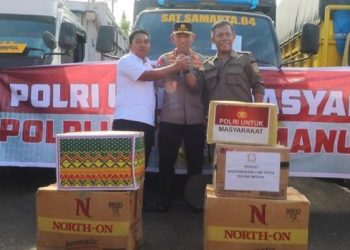 Kapolri Dampingi Presiden Cek Lokasi Pengungsian Korban Banjir di Tapteng