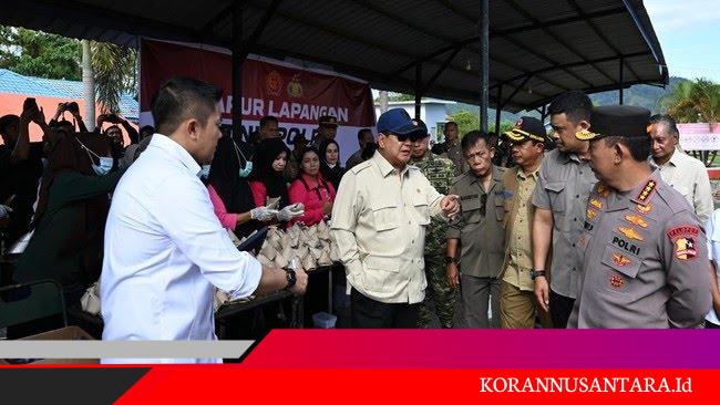 Kapolri Dampingi Presiden Cek Lokasi Pengungsian Korban Banjir di Tapteng