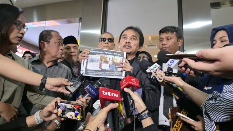 Usai Liat Langsung, Roy Suryo Makin Yakin 99,9 Persen Ijazah Jokowi Palsu: Pegang Saja Tidak Boleh!