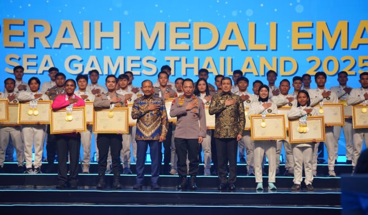 Kapolri Serahkan Penghargaan ke 139 Peraih Medali SEA Games