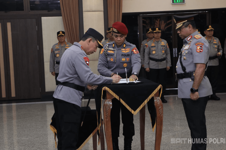 Kapolri Lantik Pejabat Utama Mabes hingga Sejumlah Kapolda