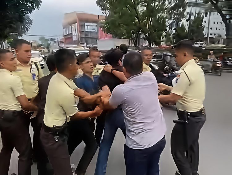 Aksi Unjuk Rasa BEM UMN Al-Washliyah Diwarnai Keributan dengan Satpam Kanwil BRI Regional Medan