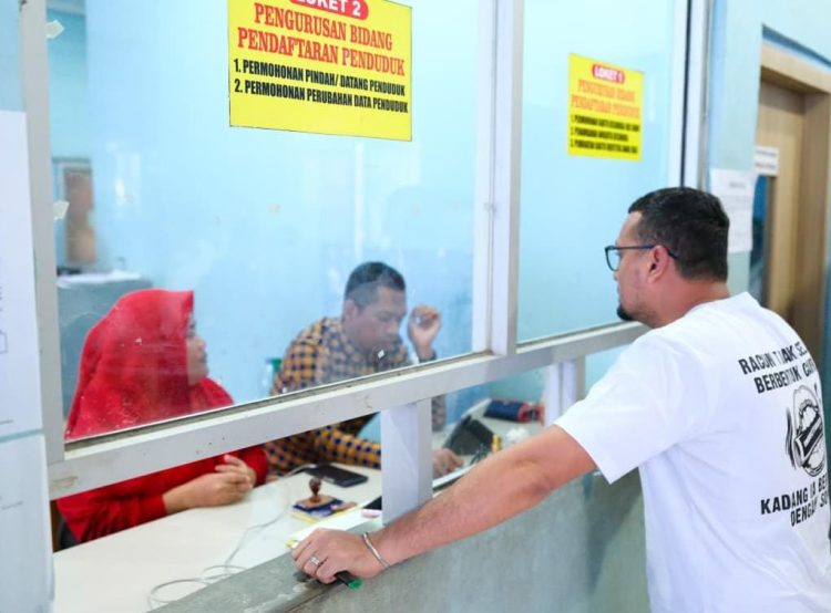 Pastikan Kantor Bersih dan Pelayanan Prima, Bupati Labusel Turun Langsung Tinjau Disdukcapil