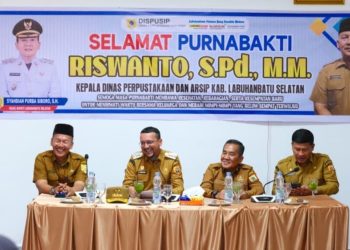 Hangat Penuh Makna, Bupati Labusel Antar Purna Tugas Kadis Perpustakaan dan Arsip