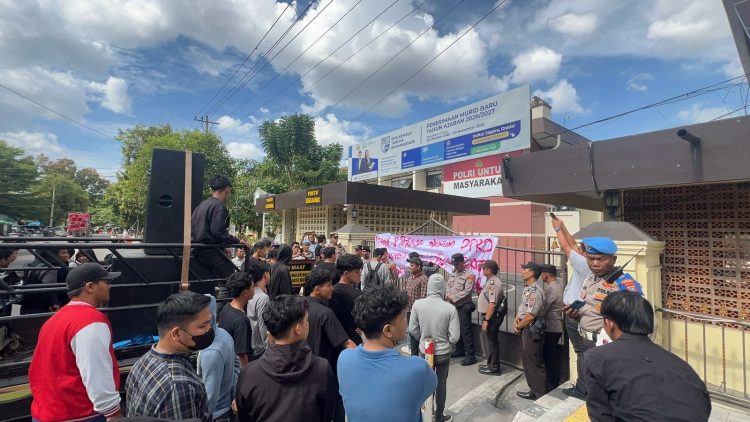Aksi Jilid IX di Polrestabes Medan, LPM Desak Oknum Anggota DPRD Deli Serdang Inisial JWG Segera Diperiksa