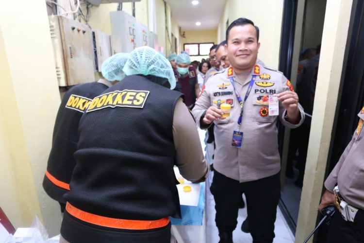 Usai Rapim Polda Sumut, Kapolres Labusel Jalani Tes Urine sebagai Bentuk Keteladanan Pimpinan