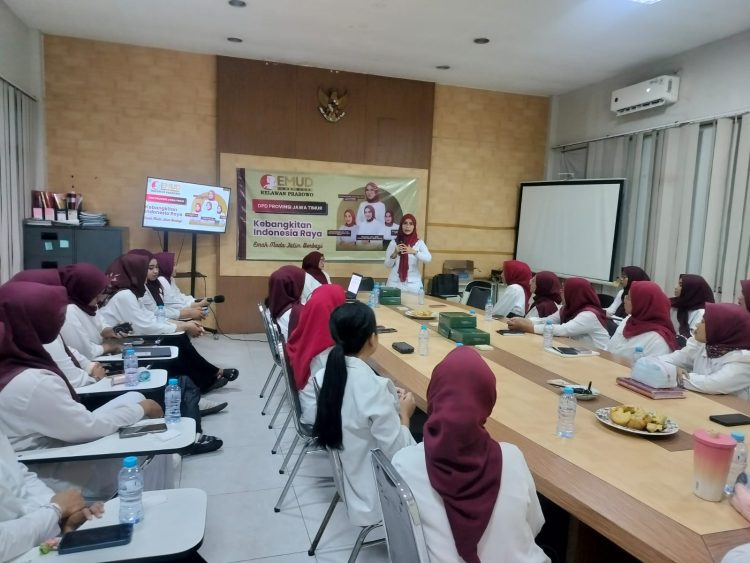 EMUD Relawan Prabowo Gelar Aksi Sosial di Surabaya, Dorong Sukseskan MBG dan Sekolah Rakyat