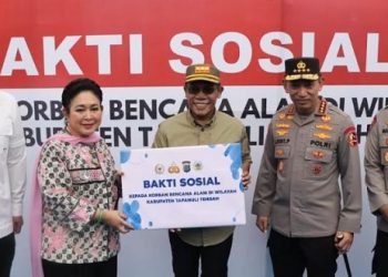 Kapolri – Ketua Komisi IV DPR RI Salurkan 16 Truk Bantuan untuk Korban Bencana
