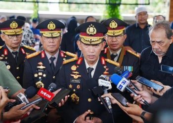 Kapolri dan PJU Mabes Polri Takziah ke Kediaman Almarhum Meri Hoegeng