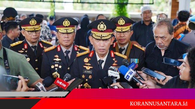 Kapolri dan PJU Mabes Polri Takziah ke Kediaman Almarhum Meri Hoegeng