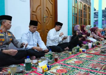Safari Ramadhan di Silangkitang, Bupati Labusel Serahkan Bantuan untuk Warga