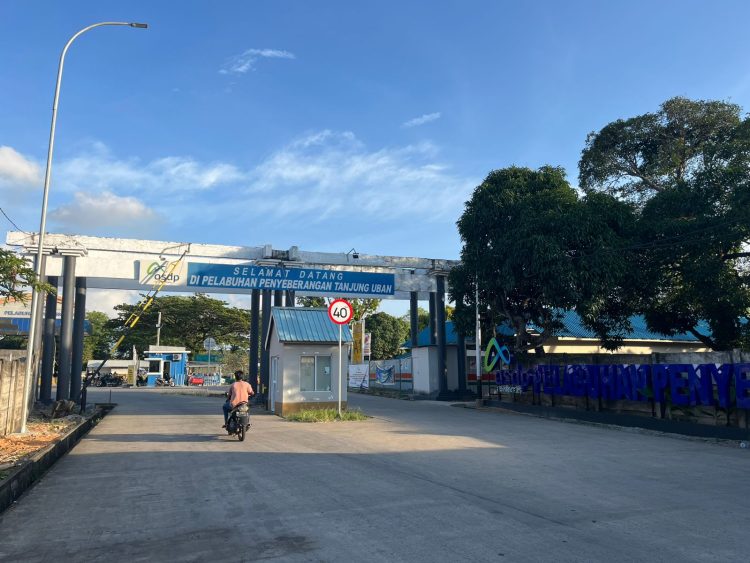 Dua Pekan Jelang Lebaran, Aktivitas Penyeberangan di Pelabuhan ASDP Tanjung Uban Masih Lengang