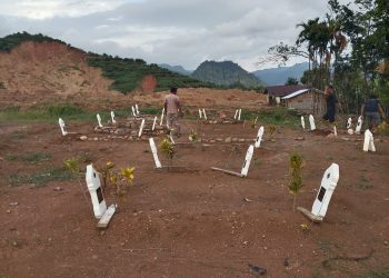 Tumpukan Tanah Longsor Akibat Alih Fungsi Lahan PTPN IV Belum Dibersihkan, Warga Kampung Durian Desak Ganti Rugi