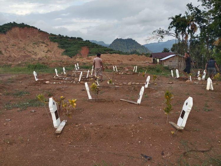 Tumpukan Tanah Longsor Akibat Alih Fungsi Lahan PTPN IV Belum Dibersihkan, Warga Kampung Durian Desak Ganti Rugi