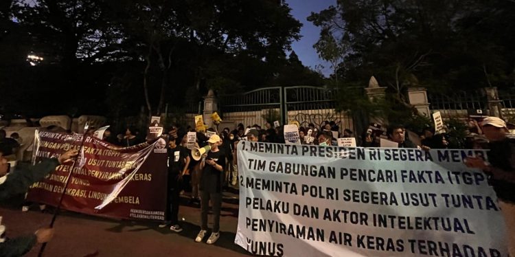 Mahasiswa Demo di Monas, Kecam Penyiraman Air Keras ke Aktivis KontraS