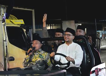 Gema Takbir Menghangatkan Labusel, Bupati Fery Sahputra Pimpin Malam Takbir Keliling