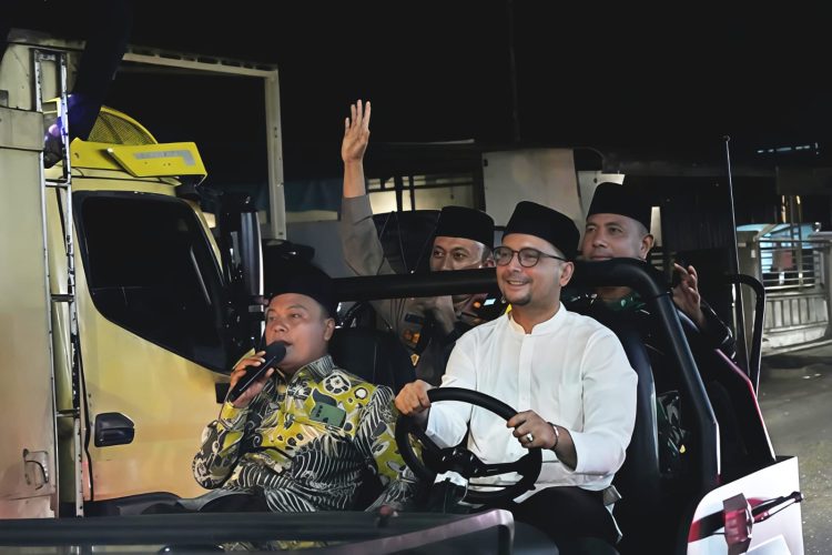 Gema Takbir Menghangatkan Labusel, Bupati Fery Sahputra Pimpin Malam Takbir Keliling