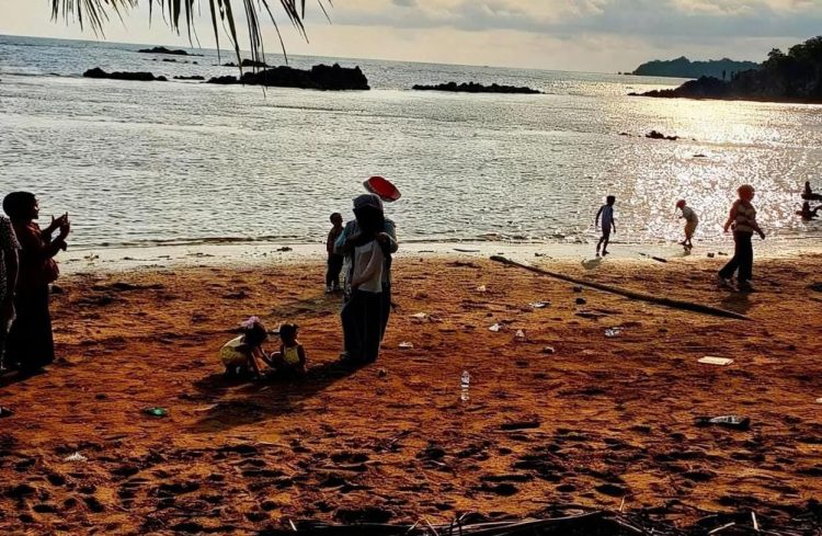 Pantai Batu Rusa di Tabuyung, Madina: Surganya Anak-Anak untuk Liburan Akhir Pekan